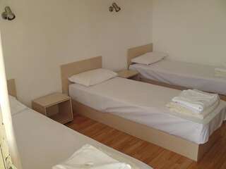 Отель Festa-Kranevo Кранево Двухместный номер с 2 отдельными кроватями и балконом (2 взрослых + 1 ребенок).-8